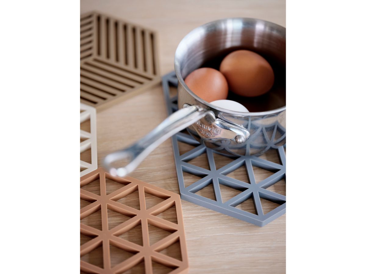 Zone Hexagon Bordskåner 16x14x0,9 cm. dark camel