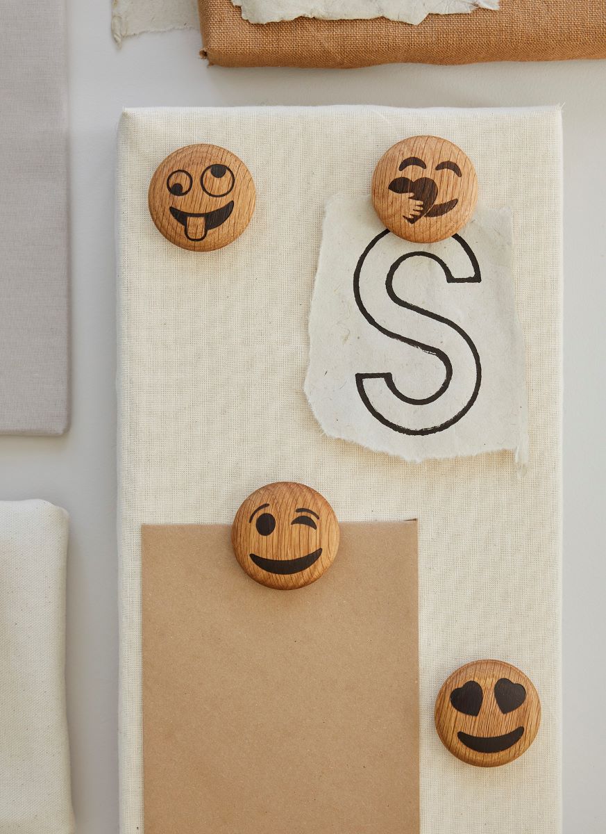 Spring Copenhagen Emoji magnet - Heart Eyes