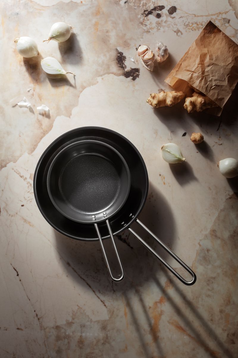 Eva Trio SS Stegepande med keramisk Slip-Let® belægning 24 cm.