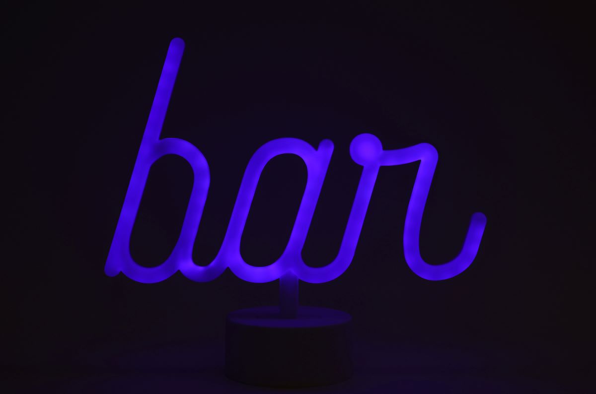 Neonskilt Bar på fod