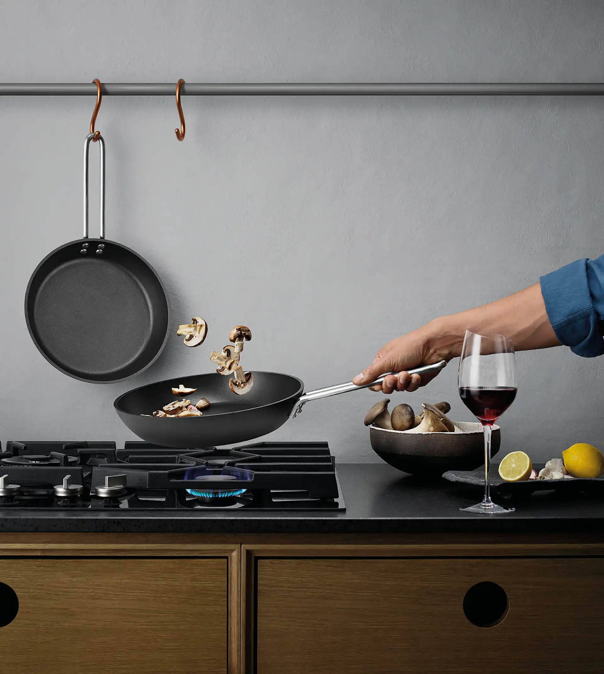 204720_204724_204728_eva_trio_professional_frying_pans_bred