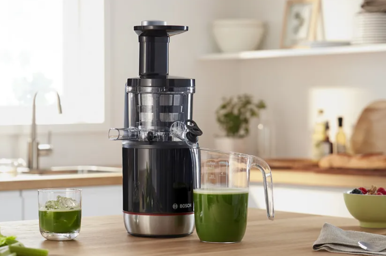 Bosch VitaExtract Slowjuicer 150 Watt sort MESM731M